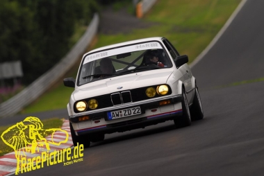 https://ahrtal-motorsport.de//images/dennis_e30/27.jpg