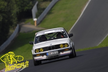https://ahrtal-motorsport.de//images/dennis_e30/28.jpg